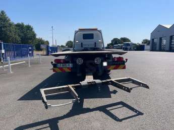 Camion porteur Renault MIDLUM 220 
