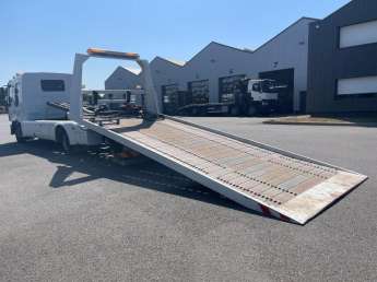 Camion porteur Renault MIDLUM 220 