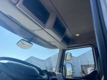 Camion porteur Renault MIDLUM 220 