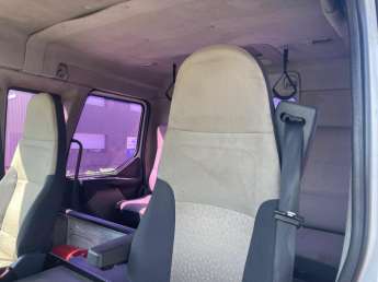 Camion porteur Renault MIDLUM 220 