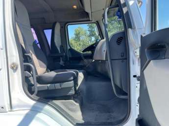 Camion porteur Renault MIDLUM 220 