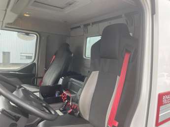 Camion porteur Renault C380 