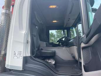 Camion porteur Scania P320 XT 