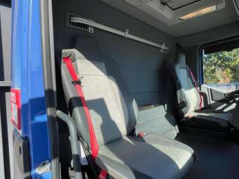 Camion porteur Renault T460 