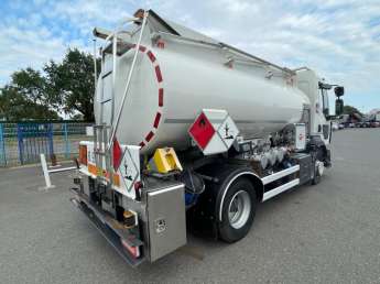 Camion porteur Renault D210 