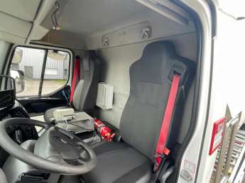 Camion porteur Renault D210 