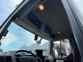 Camion porteur Renault D210 