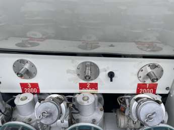 Camion porteur Renault D210 