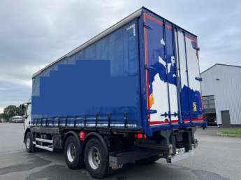 Camion porteur Renault C380 