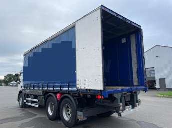 Camion porteur Renault C380 