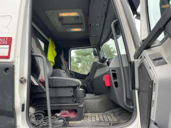 Camion porteur Renault C440 