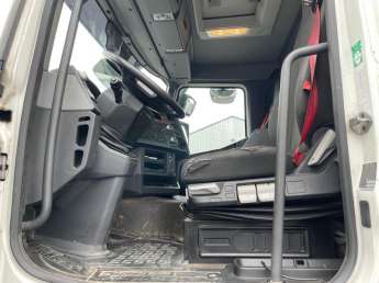 Camion porteur Renault C440 