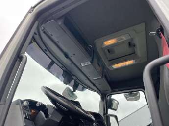 Camion porteur Renault C440 