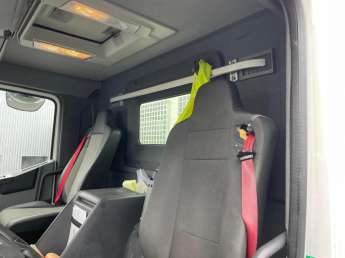 Camion porteur Renault C440 
