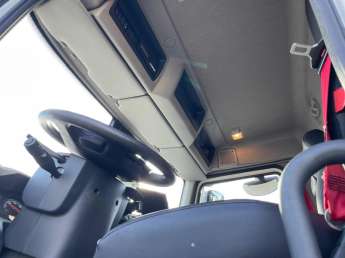 Camion porteur Renault D210 NARROW 